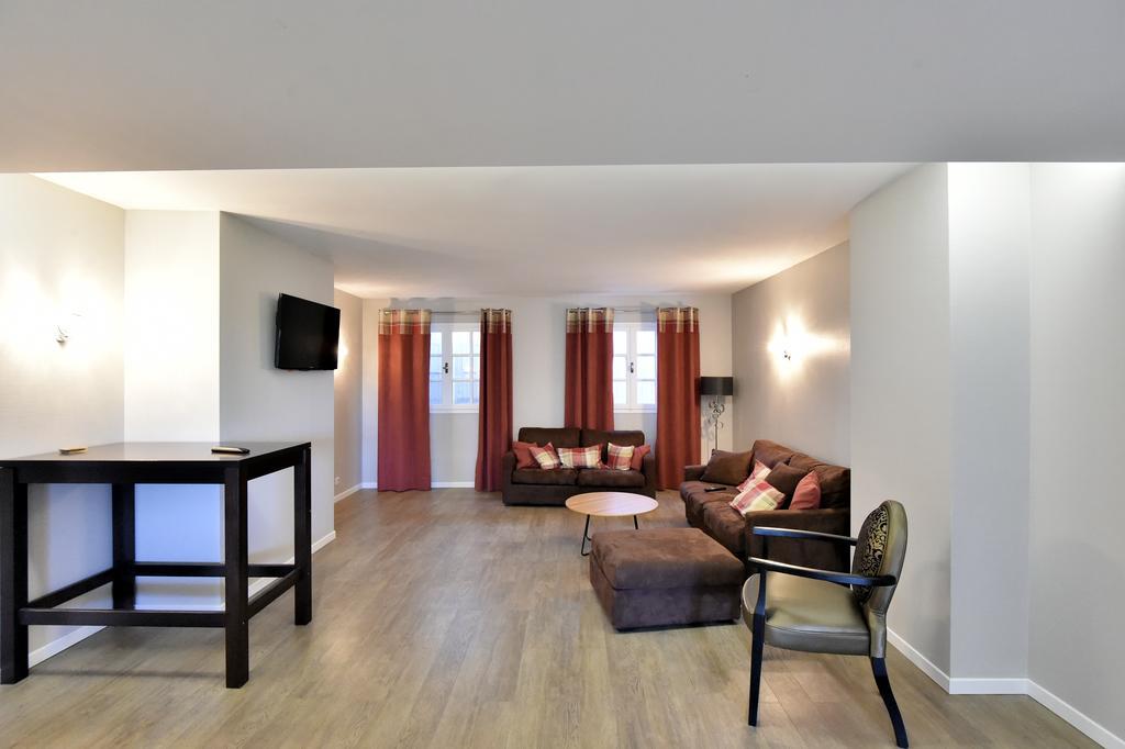 Le Domaine Des Oliviers Hotel Pierrelatte Kültér fotó