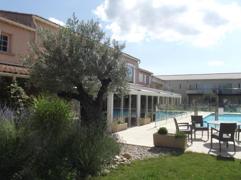 Le Domaine Des Oliviers Hotel Pierrelatte Kültér fotó