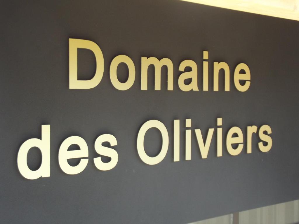 Le Domaine Des Oliviers Hotel Pierrelatte Kültér fotó