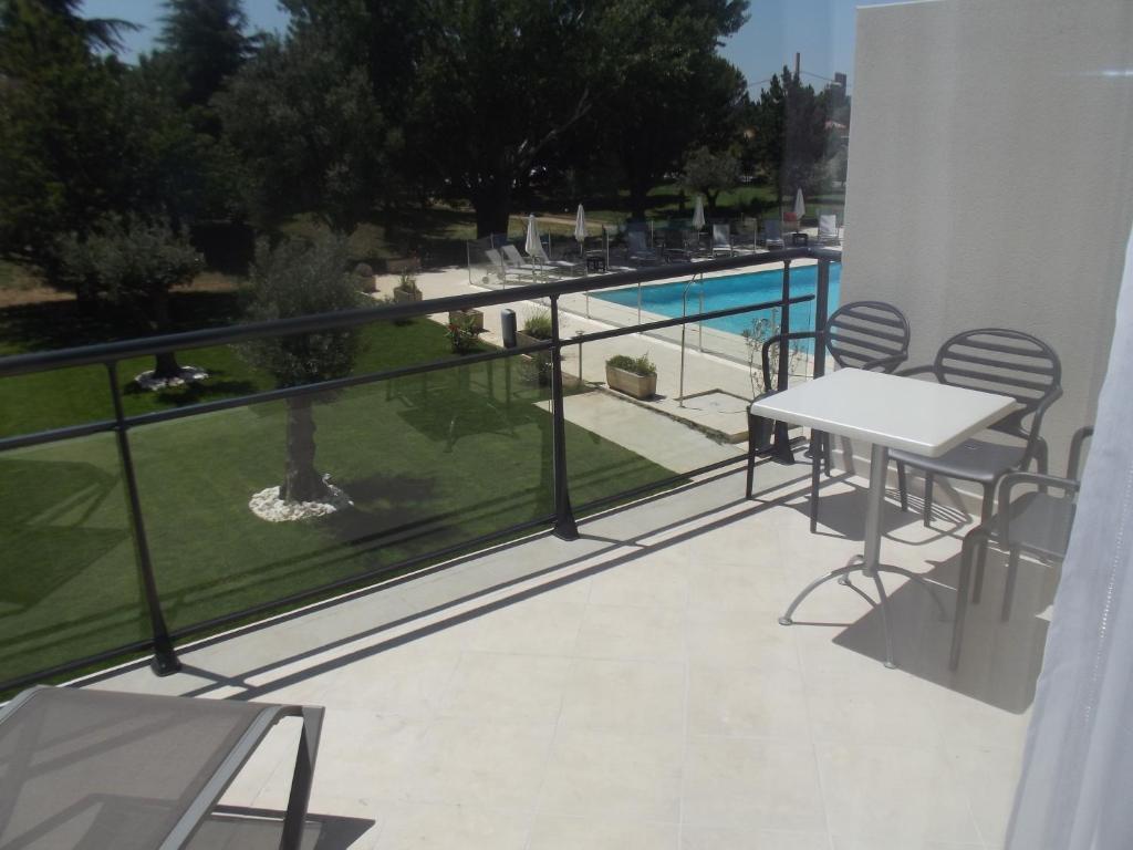 Le Domaine Des Oliviers Hotel Pierrelatte Szoba fotó