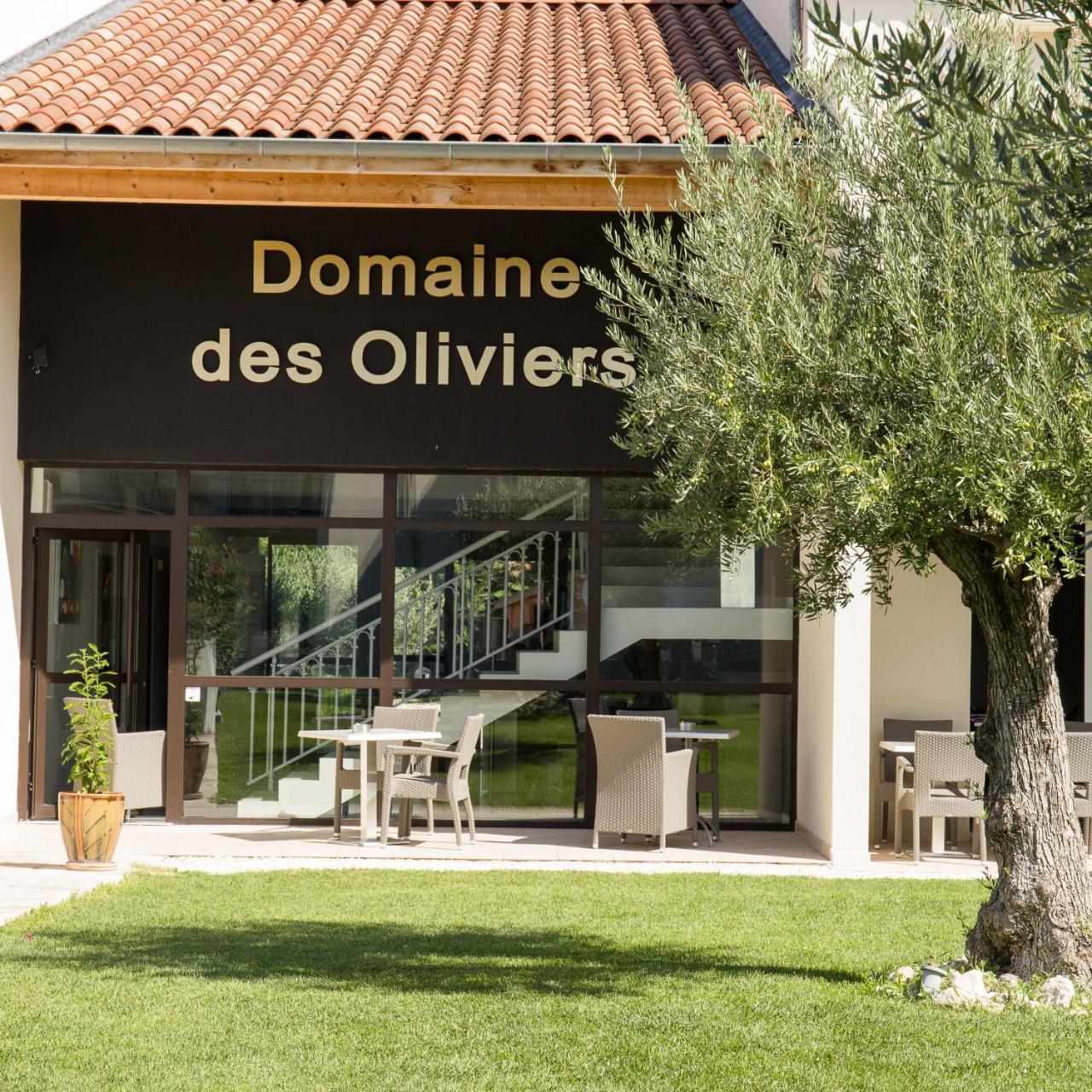 Le Domaine Des Oliviers Hotel Pierrelatte Kültér fotó