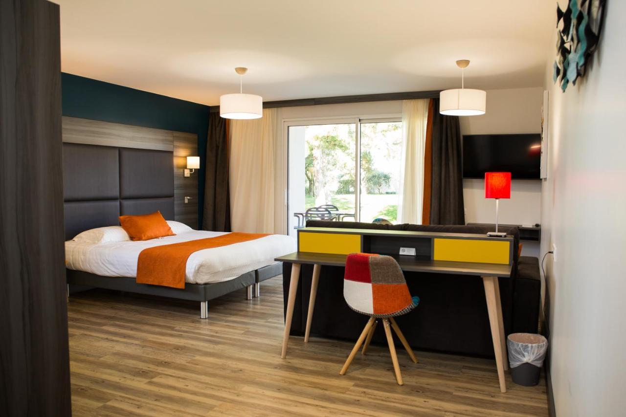 Le Domaine Des Oliviers Hotel Pierrelatte Kültér fotó