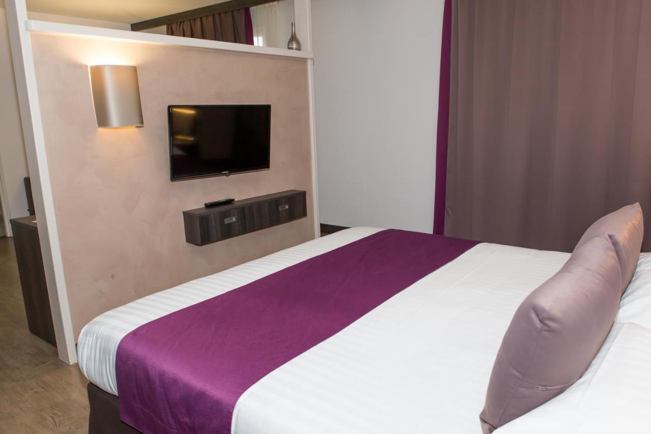 Le Domaine Des Oliviers Hotel Pierrelatte Kültér fotó